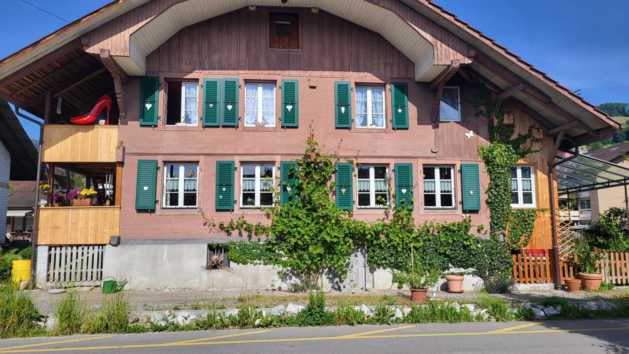 Auszeit Bed and Breakfast Wattenwil Εξωτερικό φωτογραφία